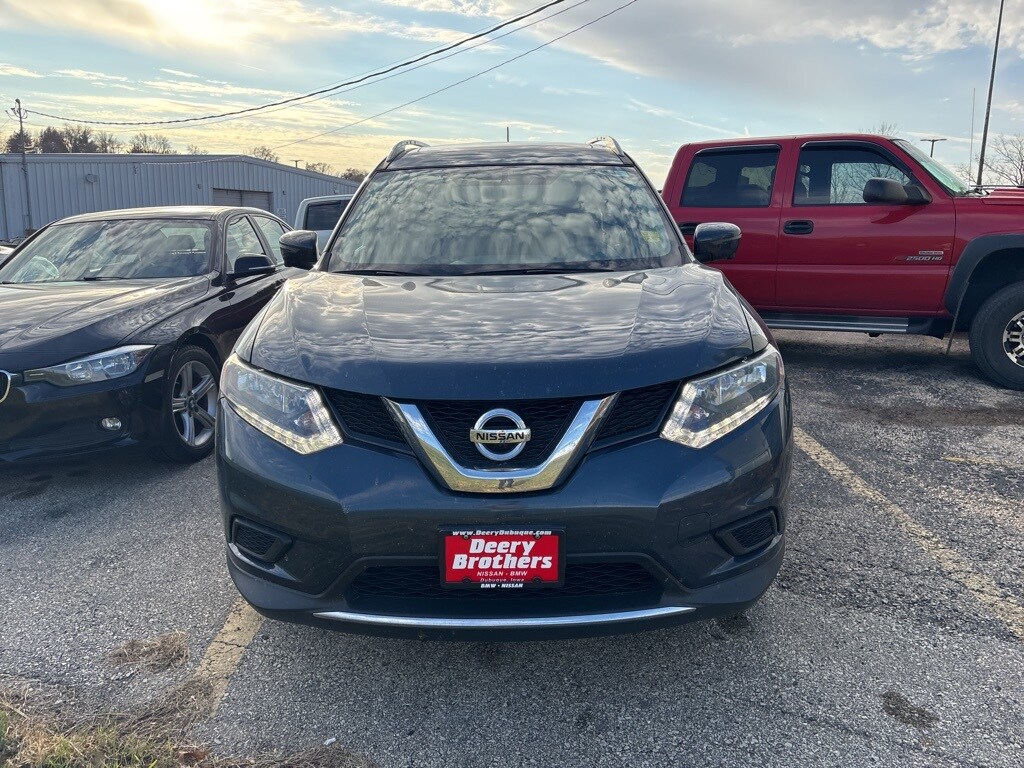 2016 Nissan Rogue SV photo 2