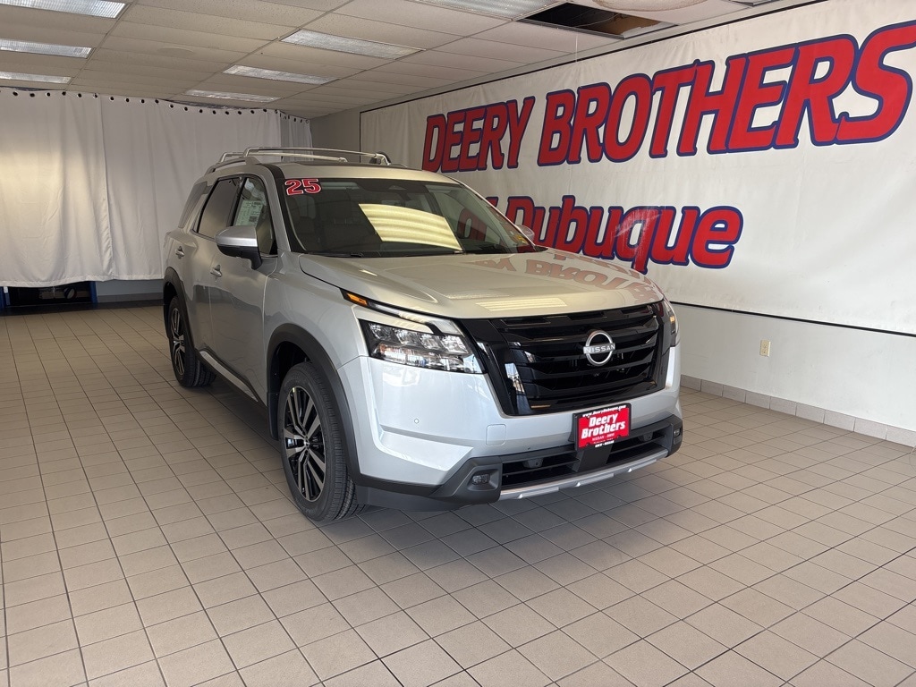2025 Nissan Pathfinder Platinum's photo