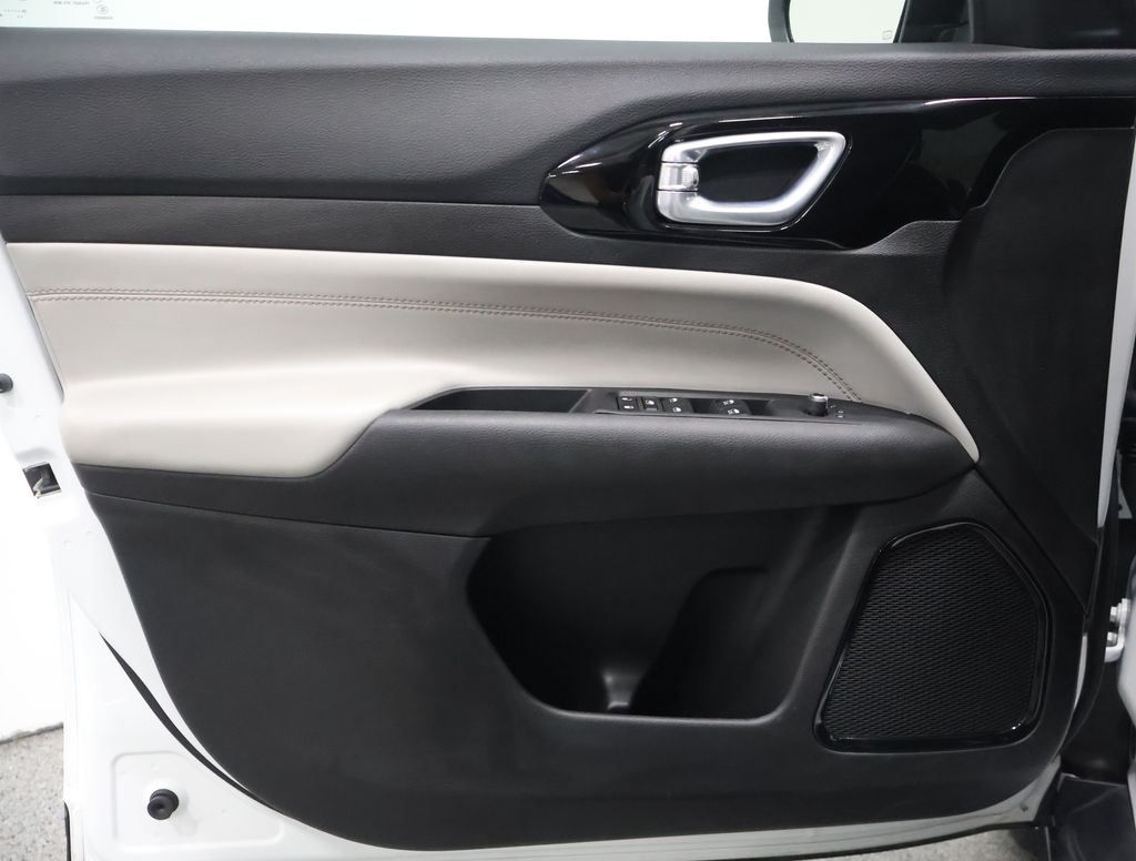 2025 Jeep Compass Limited - Photo 8