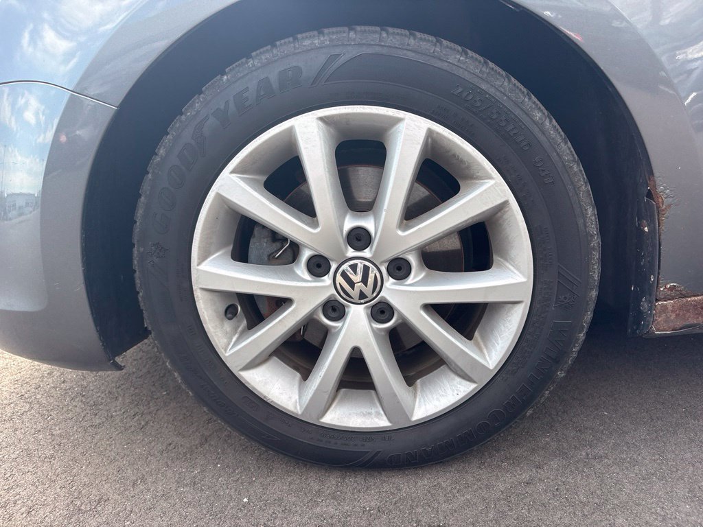 Used 2012 Volkswagen Jetta 2.5L SE Sedan