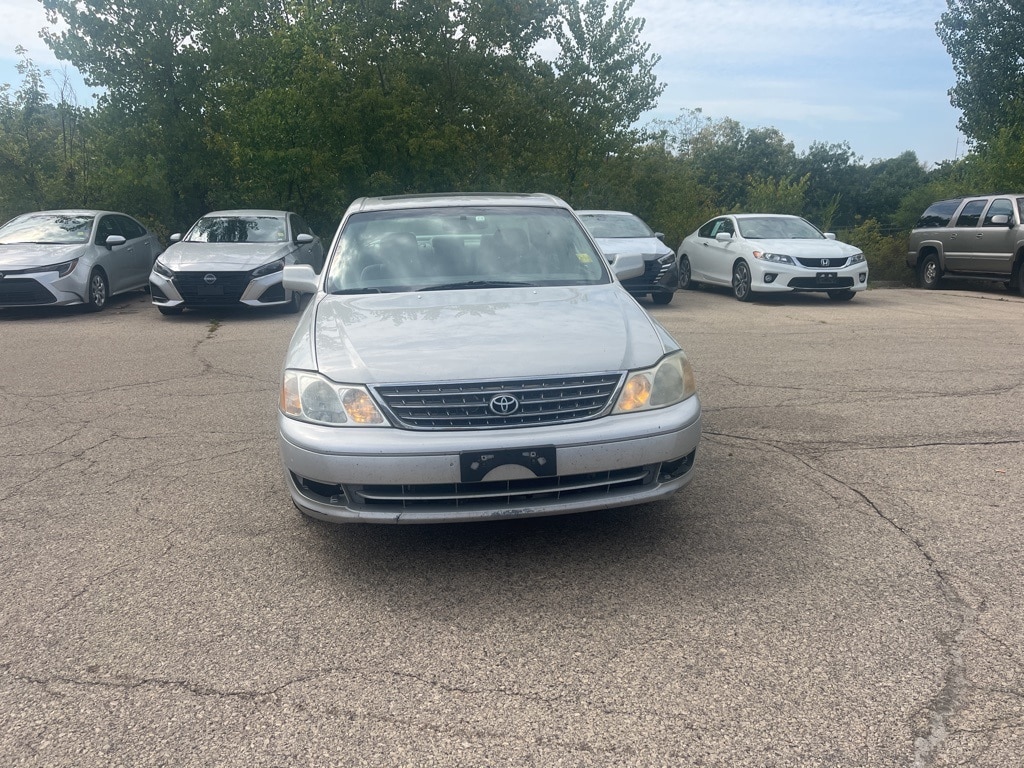 Used 2004 Toyota Avalon XLS with VIN 4T1BF28B64U385826 for sale in Dubuque, IA