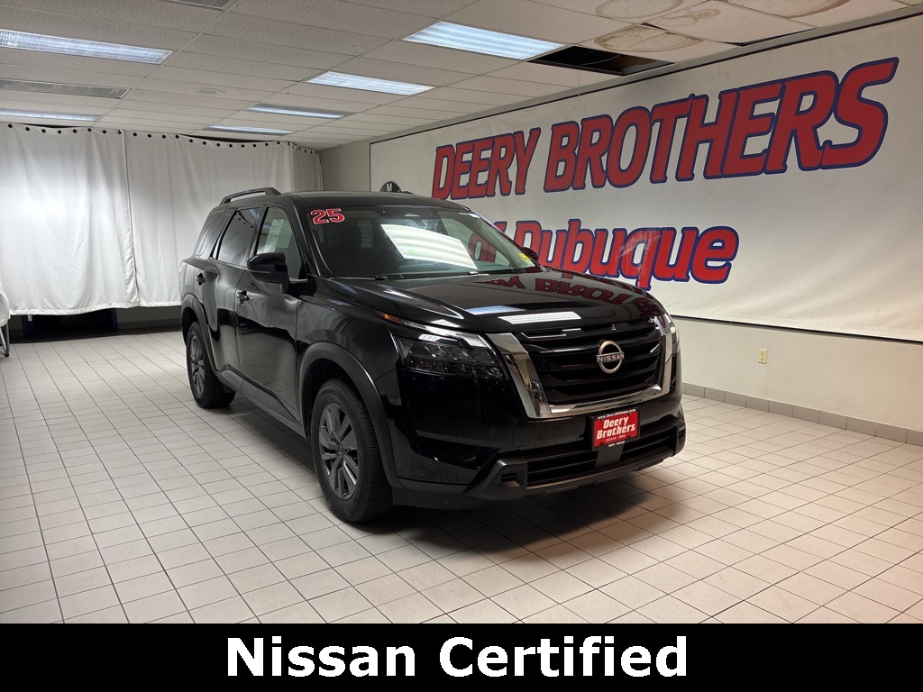 2025 Nissan Pathfinder SV's photo