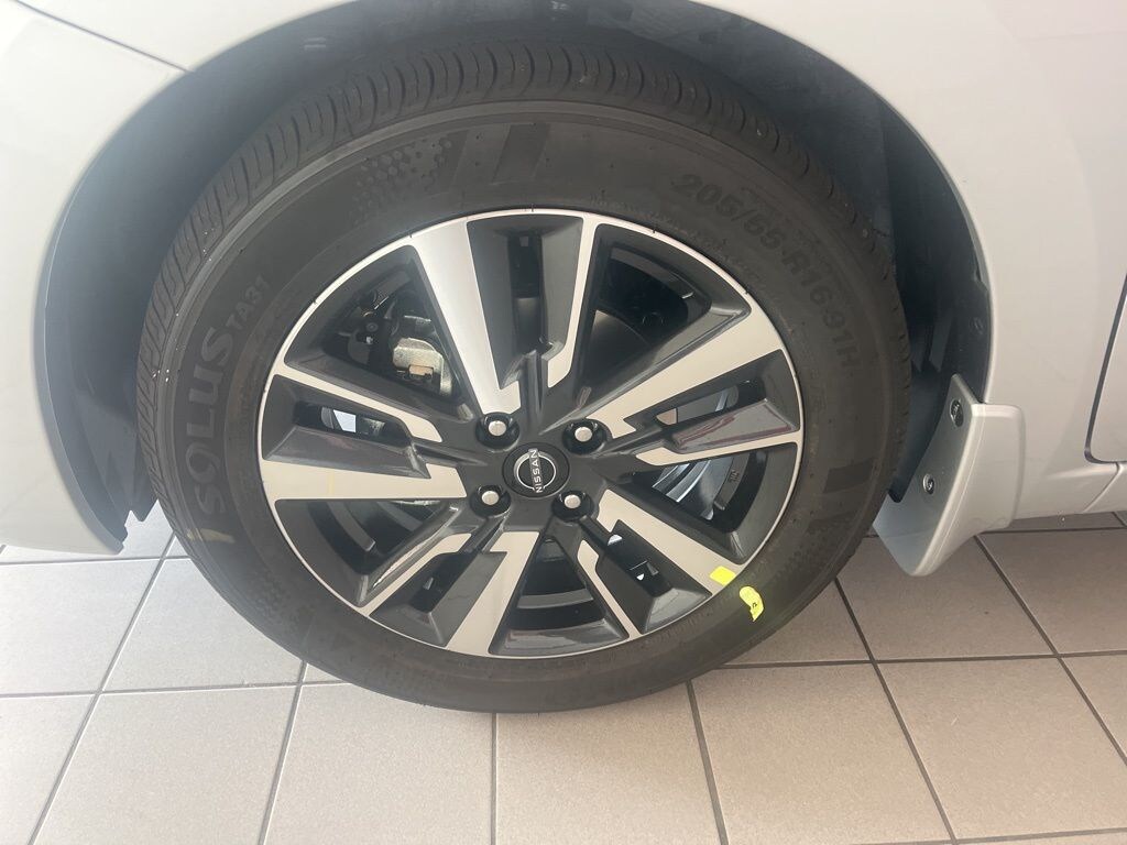 New 2025 Nissan Versa 1.6 SV Sedan