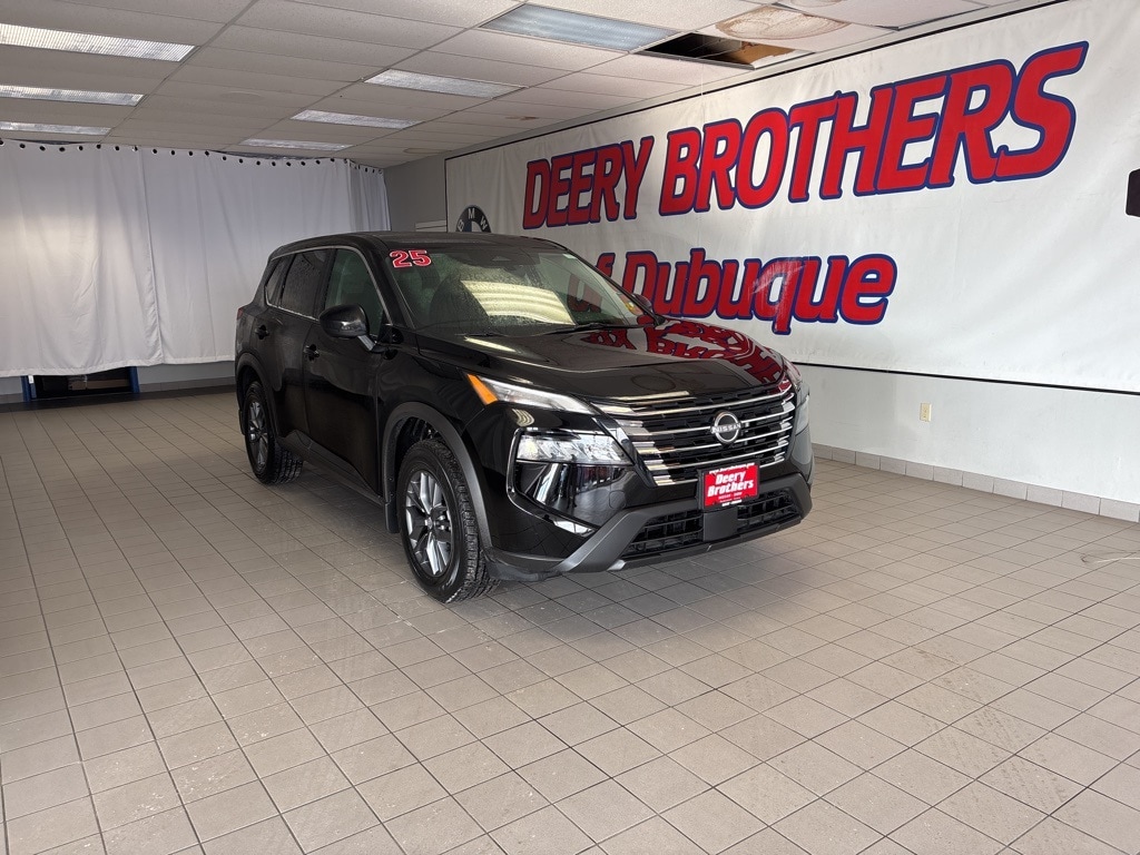 2025 Nissan Rogue S's photo