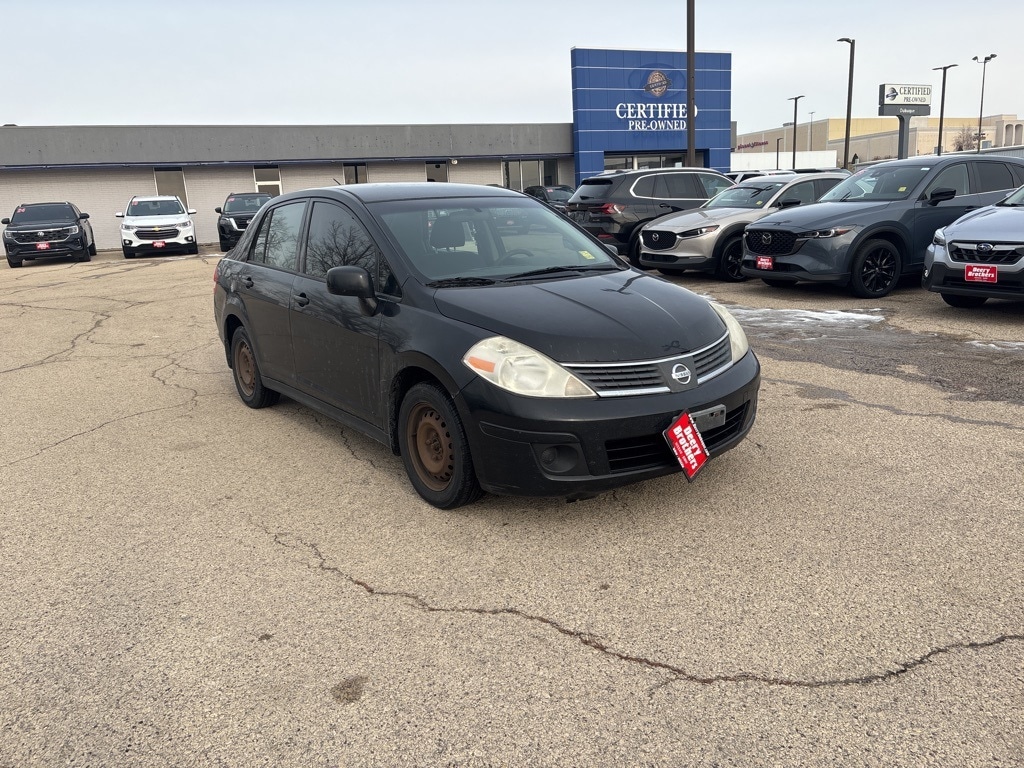 2009 Nissan Versa's photo