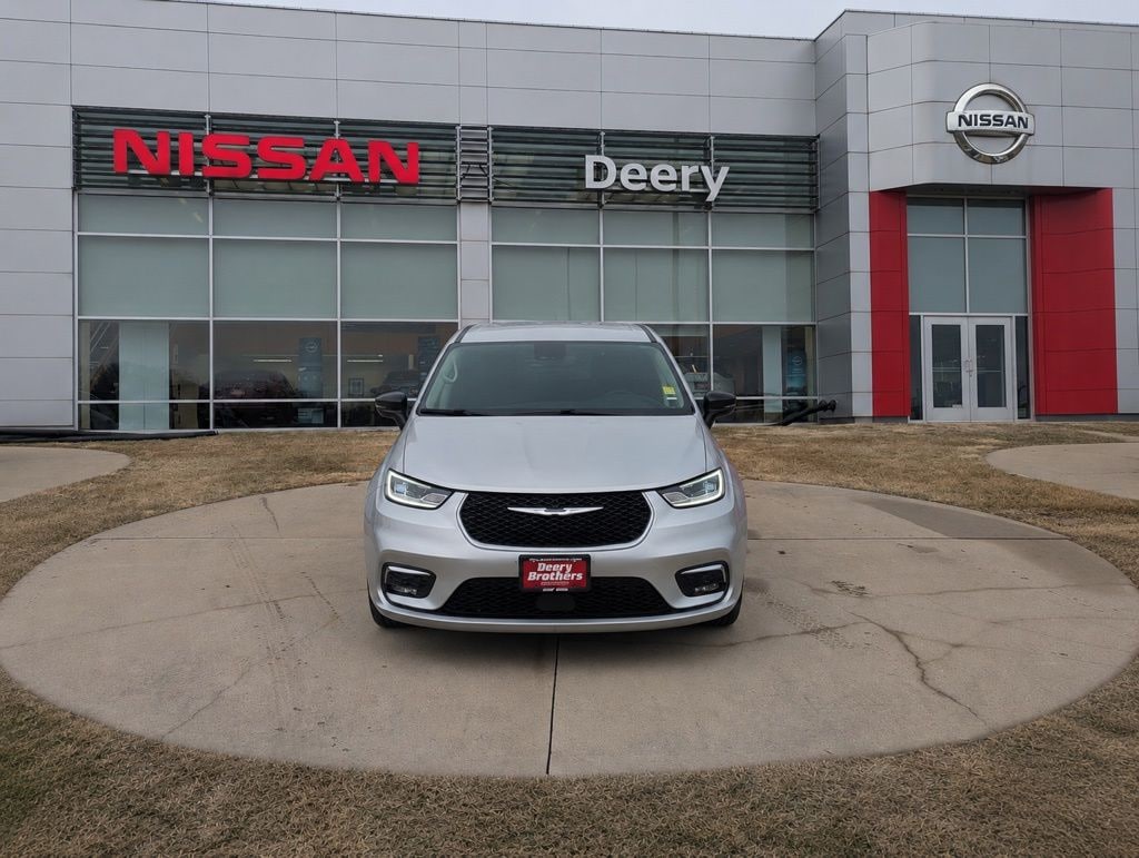 Used 2024 Chrysler Pacifica Touring L Van Passenger Van