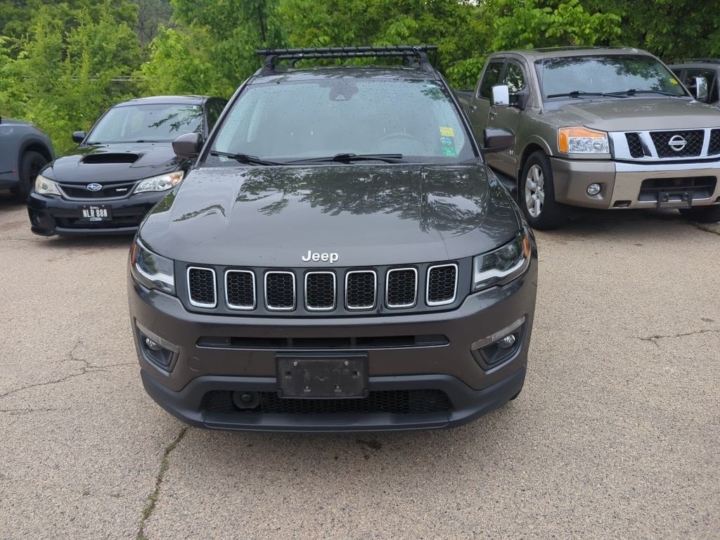 Used 2018 Jeep Compass Latitude with VIN 3C4NJDBB3JT336318 for sale in Dubuque, IA