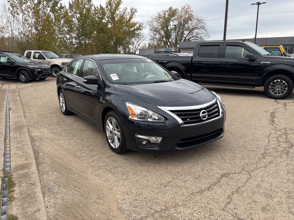 Used 2013 Nissan Altima 2.5 SV Sedan