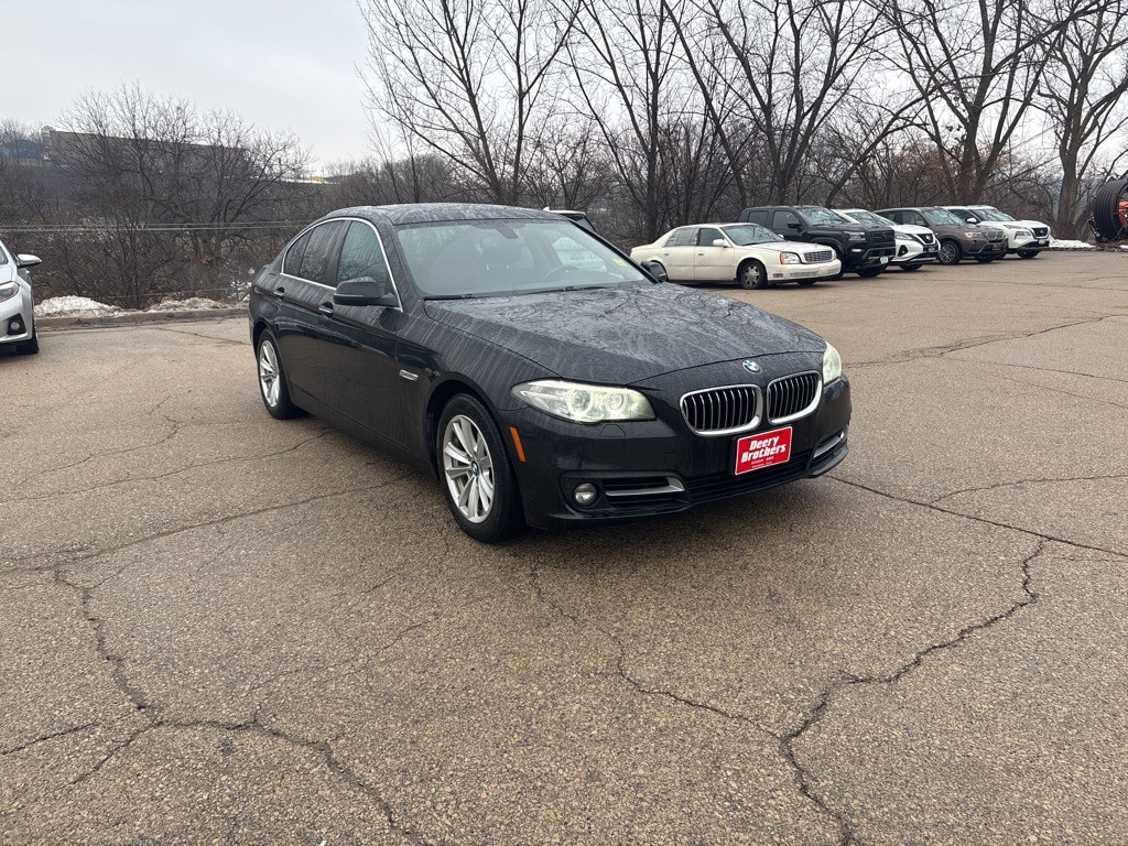 2016 BMW 5 Series 528i's photo