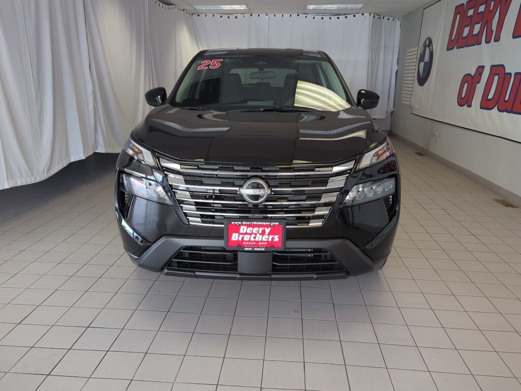 2025 Nissan Rogue SV photo 2