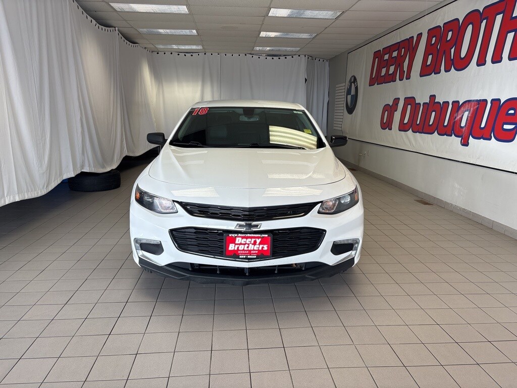 2018 Chevrolet Malibu 1LT photo 2