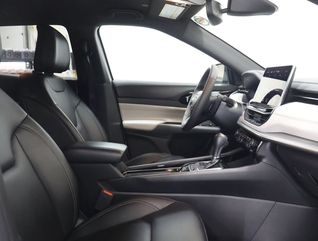 2025 Jeep Compass Limited - Photo 11