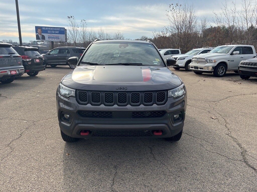 2024 Jeep Compass Trailhawk photo 2