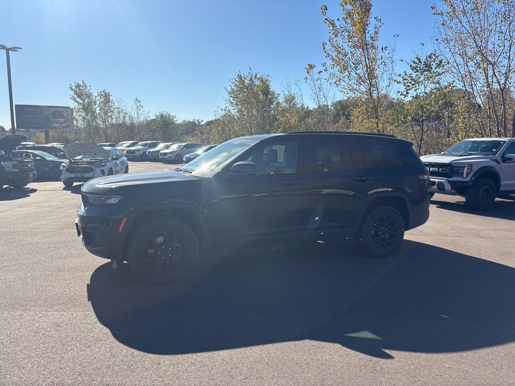 Used 2024 Jeep Grand Cherokee L Laredo SUV