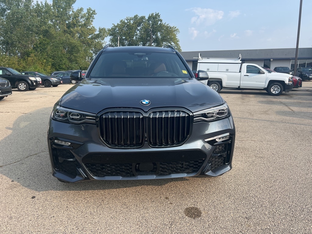 Used 2022 BMW X7 40i with VIN 5UXCW2C00N9J29893 for sale in Dubuque, IA