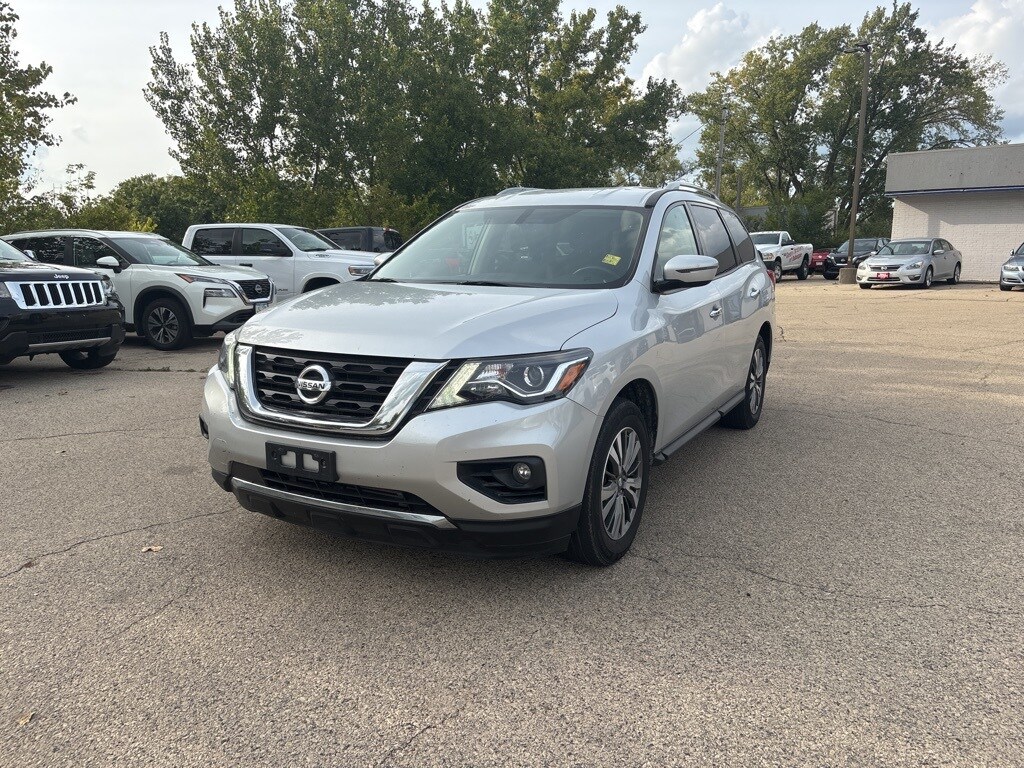 2018 Nissan Pathfinder SV photo 3