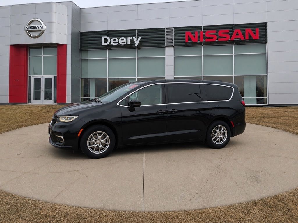 Used 2024 Chrysler Pacifica Touring L Van Passenger Van
