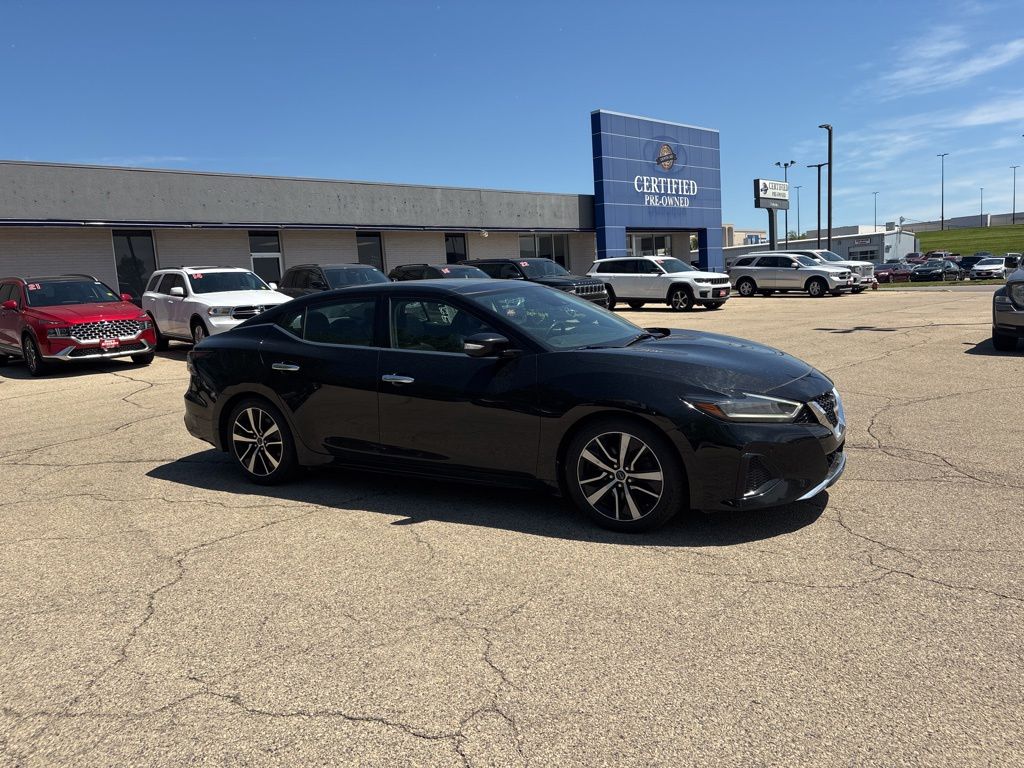 2023 Nissan Maxima's photo