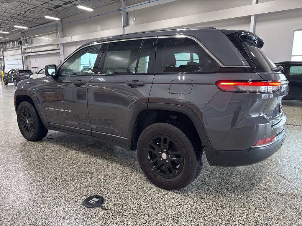Used 2023 Jeep Grand Cherokee Laredo SUV