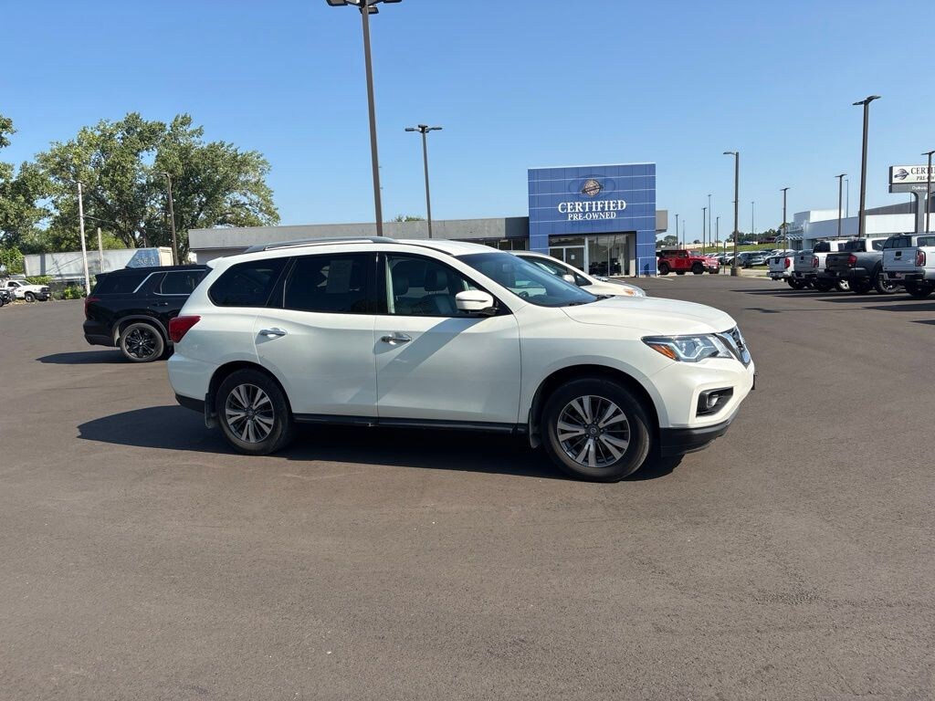 Used 2017 Nissan Pathfinder SL SUV
