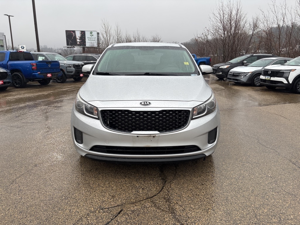 Used 2017 Kia Sedona L with VIN KNDMA5C18H6283479 for sale in Dubuque, IA