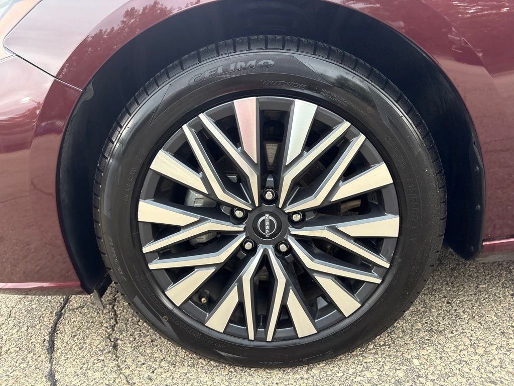 Certified 2025 Nissan Altima SV Sedan