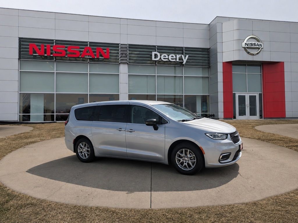 Used 2024 Chrysler Pacifica Touring L Van Passenger Van