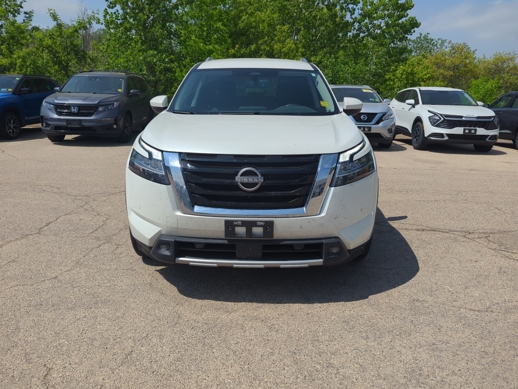 Used 2022 Nissan Pathfinder SL with VIN 5N1DR3CC9NC267993 for sale in Dubuque, IA