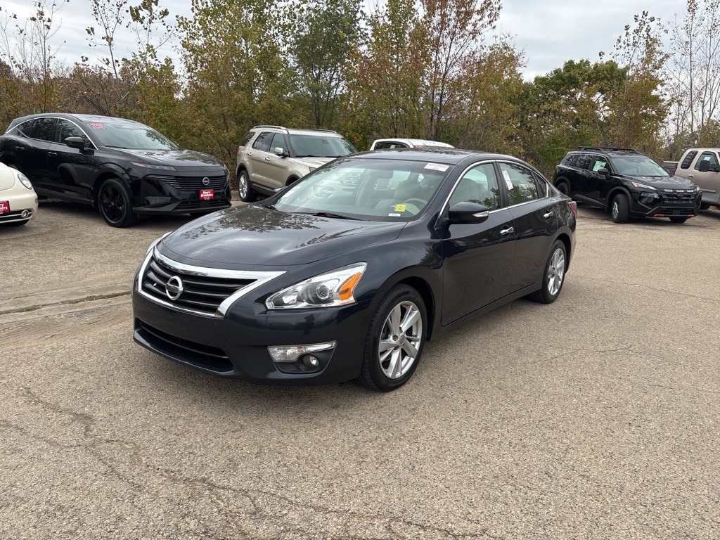 Used 2013 Nissan Altima 2.5 SV Sedan
