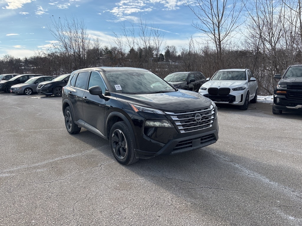 2025 Nissan Rogue SV's photo