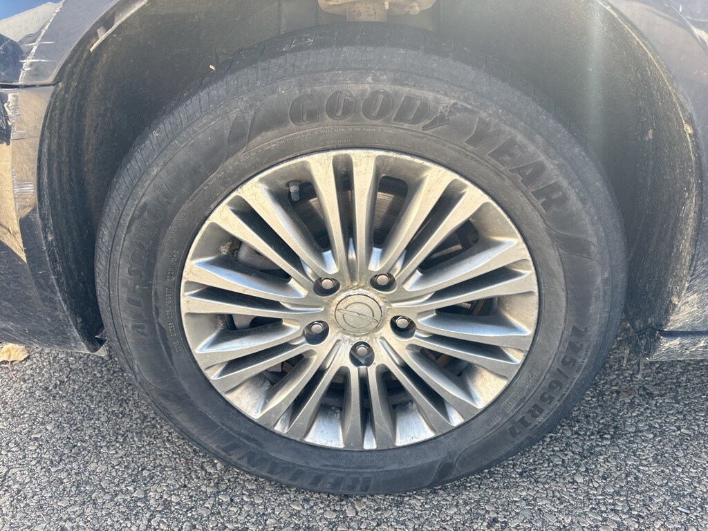 2013 Chrysler Town & Country photo 4