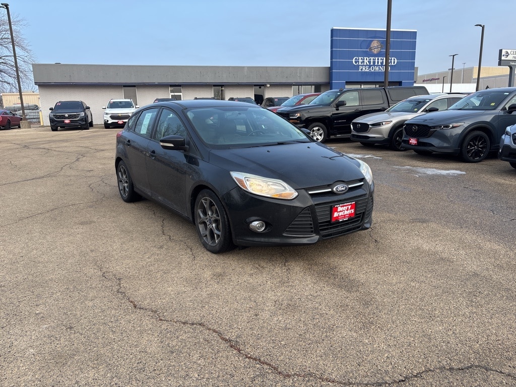 Used 2014 Ford Focus SE Hatchback