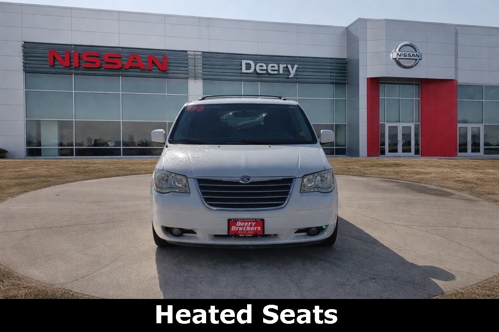 Used 2008 Chrysler Town & Country Touring with VIN 2A8HR54P88R729659 for sale in Dubuque, IA