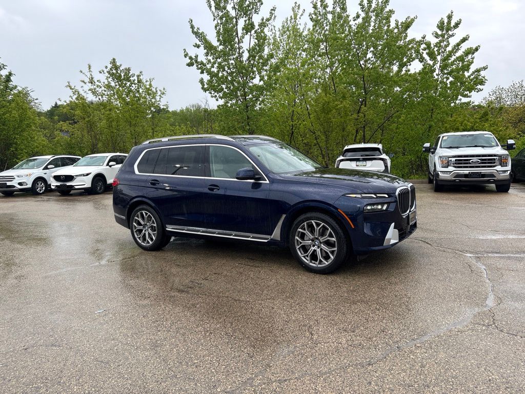 2023 BMW X7 xDrive40i's photo