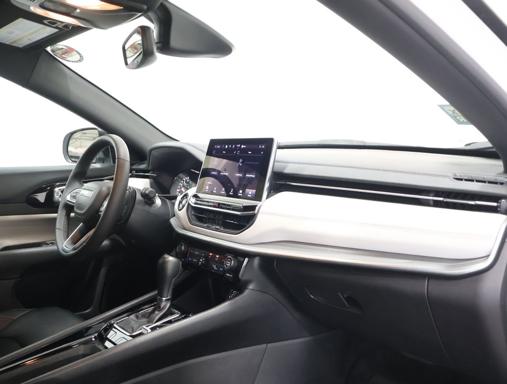 2025 Jeep Compass Limited - Photo 13