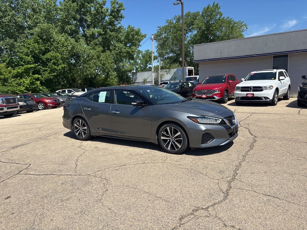2023 Nissan Maxima SL's photo