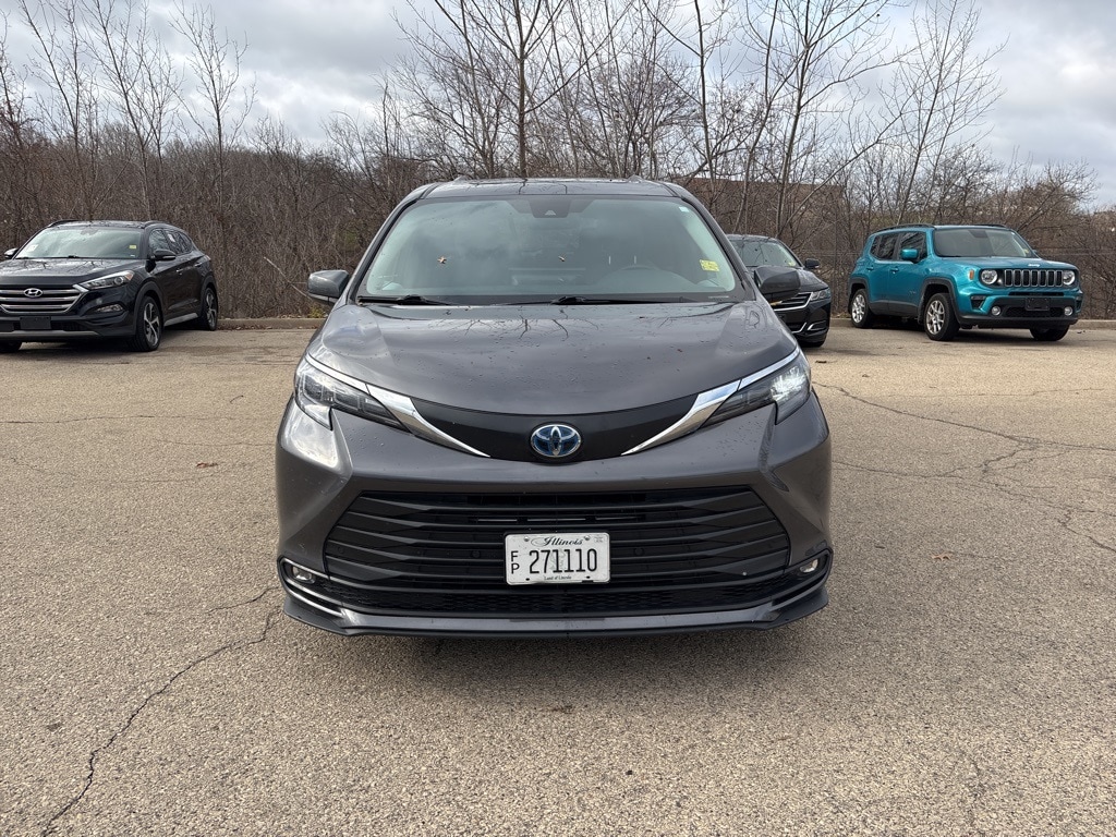 Used 2025 Toyota Sienna XLE 8 Passenger Van Passenger Van