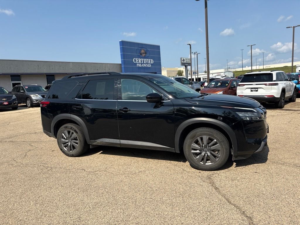 Used 2025 Nissan Pathfinder SV SUV