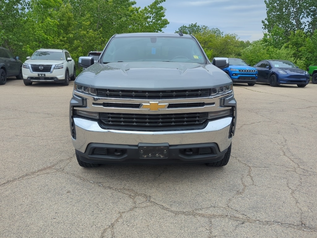Used 2019 Chevrolet Silverado 1500 LT with VIN 3GCUYDED2KG157606 for sale in Dubuque, IA