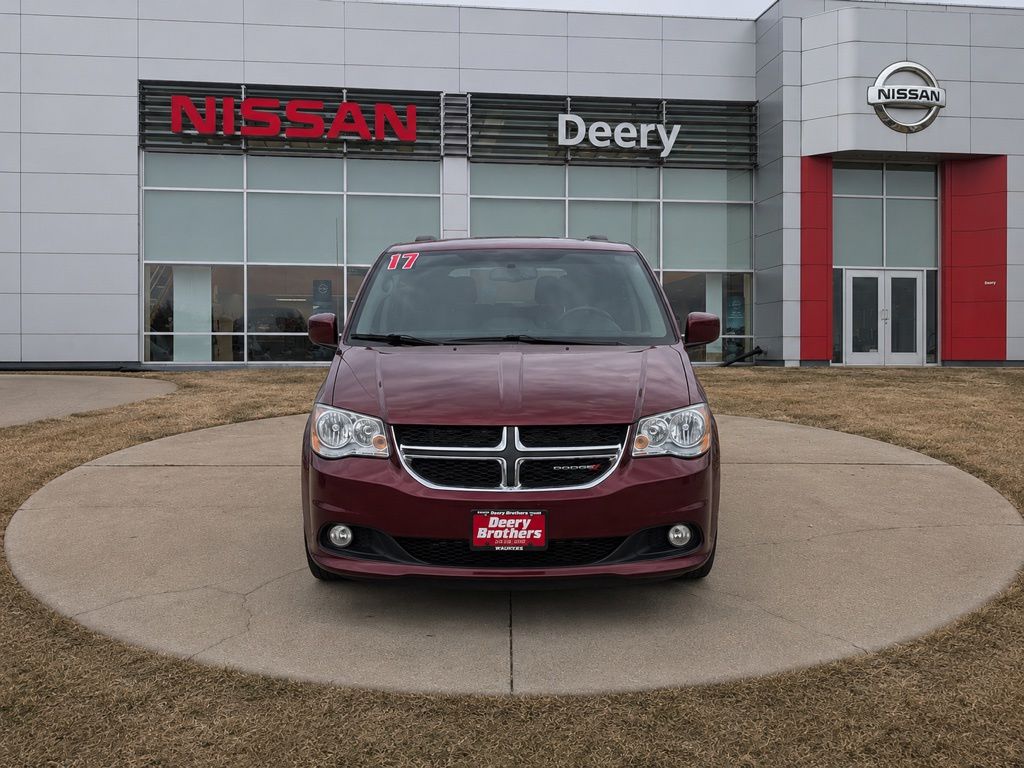 Used 2017 Dodge Grand Caravan SXT with VIN 2C4RDGCG2HR689828 for sale in Dubuque, IA