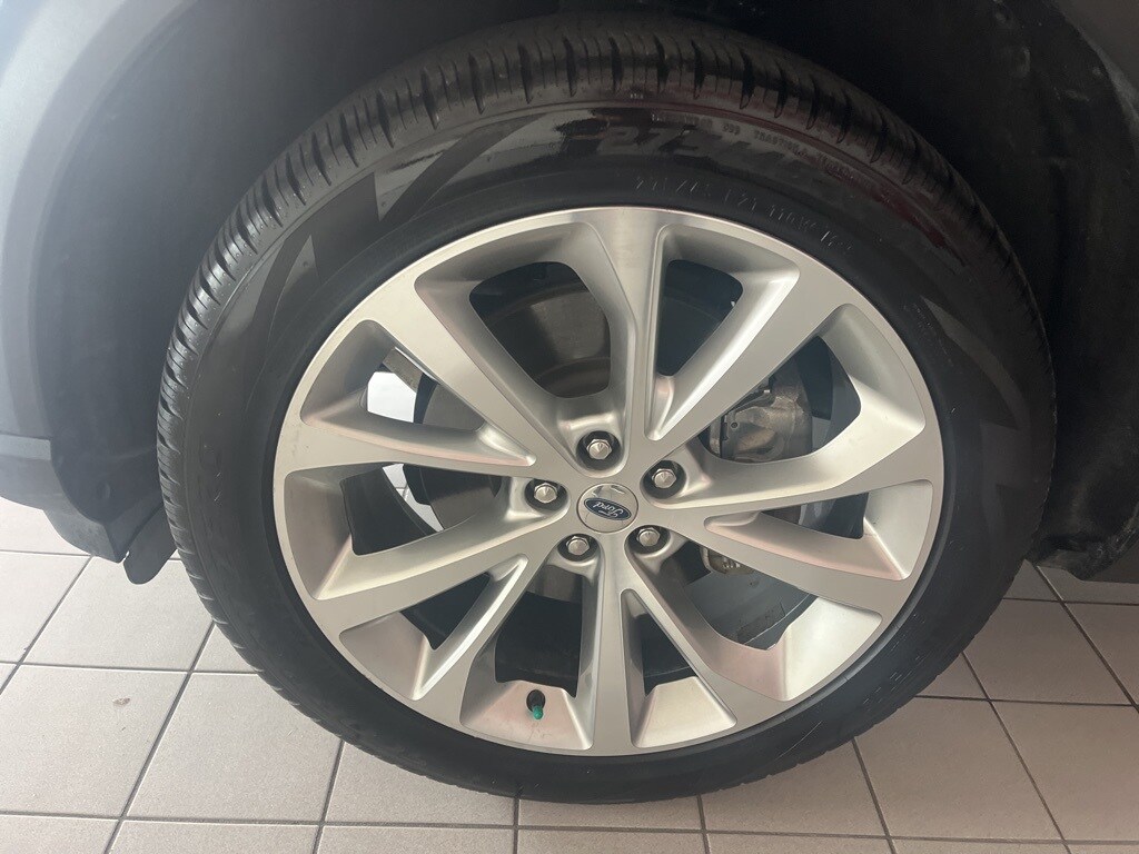 2022 Ford Explorer Platinum photo 3