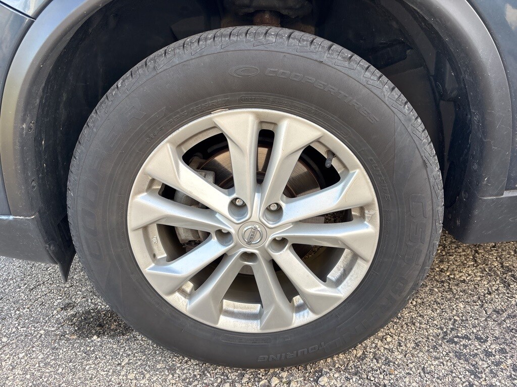 2016 Nissan Rogue SV photo 4