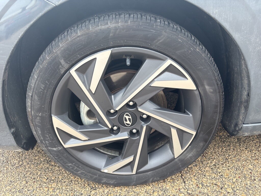 2024 Hyundai Elantra Limited photo 4