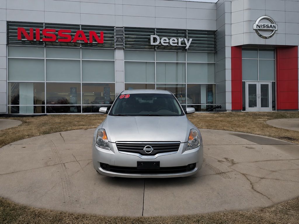 Used 2009 Nissan Altima SE with VIN 1N4BL21E39N431623 for sale in Dubuque, IA