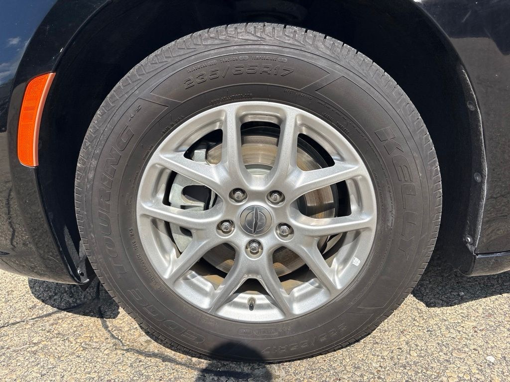 Used 2024 Chrysler Pacifica Touring L Van Passenger Van