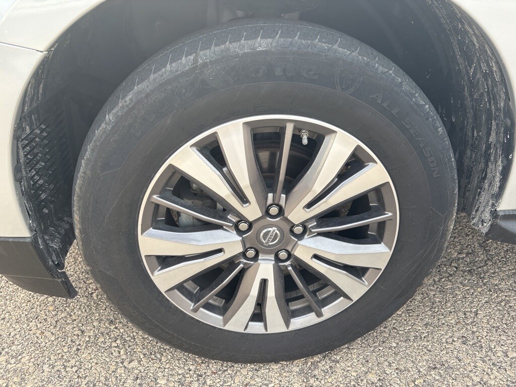 2018 Nissan Pathfinder SV photo 4