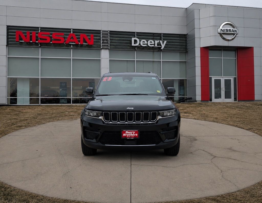 Used 2023 Jeep Grand Cherokee Laredo SUV