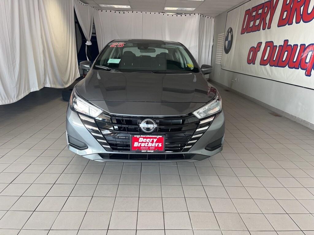 2025 Nissan Versa 1.6 SV photo 2