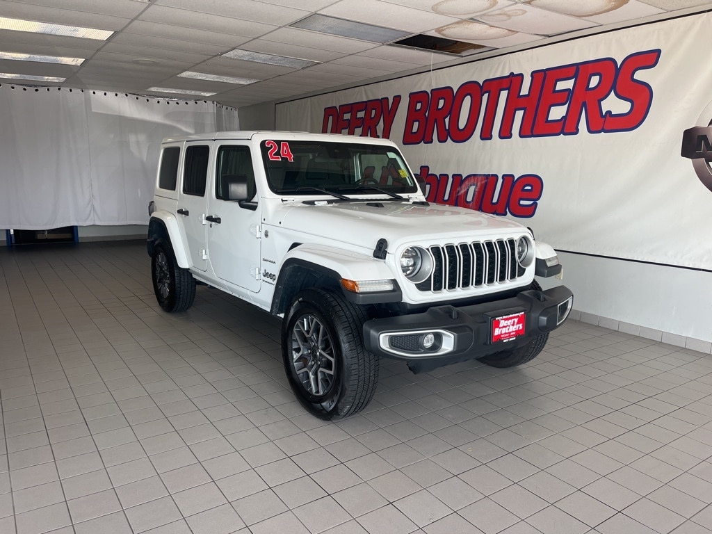 2024 Jeep Wrangler 4-Door Sahara's photo
