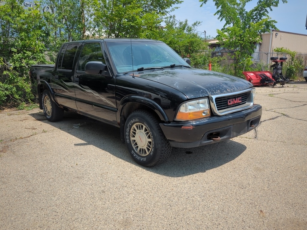 Used 2001 GMC Sonoma SLS with VIN 1GTDT13W11K195546 for sale in Dubuque, IA
